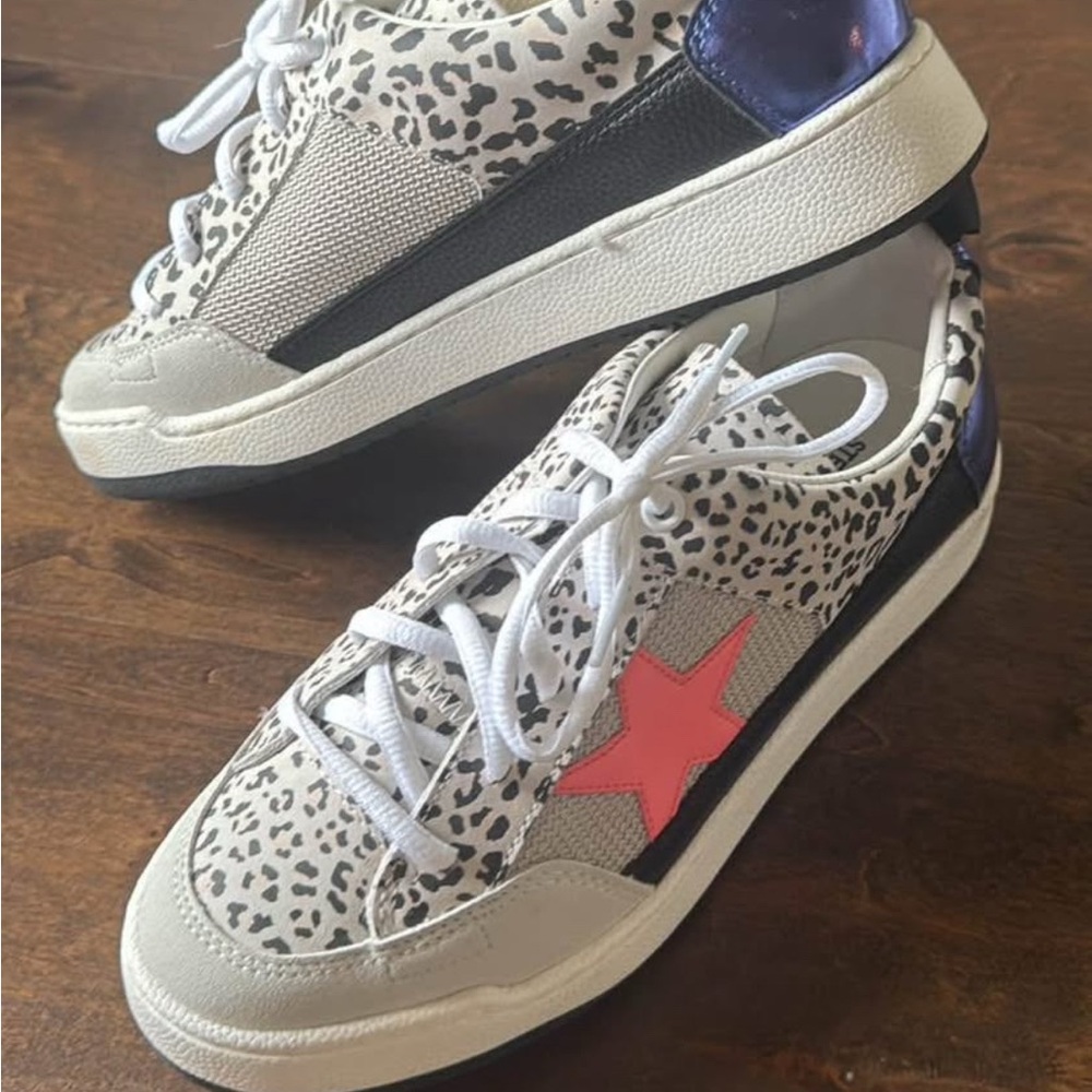 Women’s Steve Madden Pink and Black cheetah print Sneakers NWOT SIZE 8